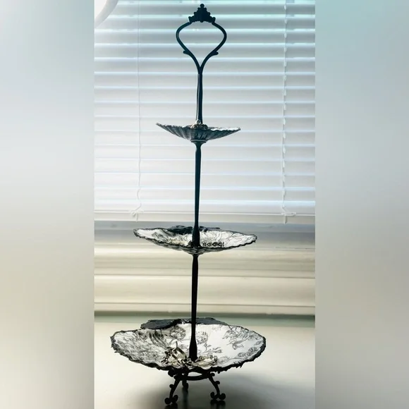 Handmade 3 Tier Scallop Shell Jewelry Stand With Black Rose Decoupage design - Picture 8 of 9